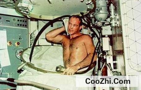 航天员在太空怎么洗澡